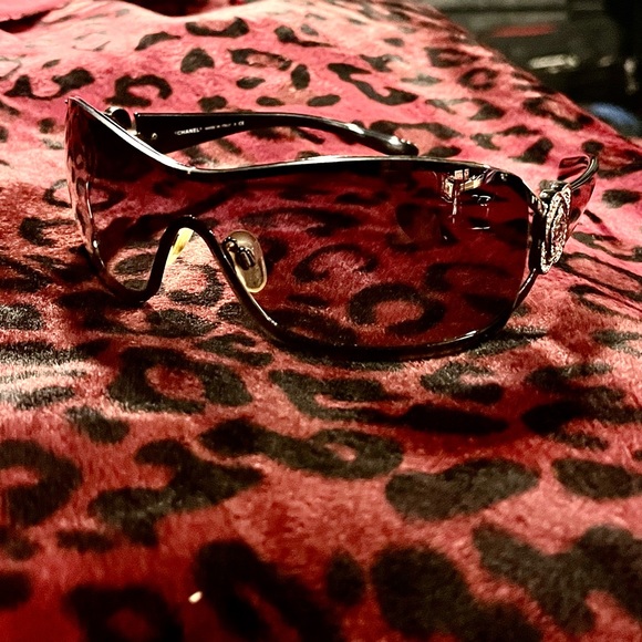 Chanel sunglasses Swarovski crystals - Picture 1 of 6